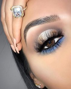 Eye Makeup Blue Dress, Matte Make Up, Halloweenský Makeup, Eye Makeup Images, Kkw Beauty, Makijaż Smokey Eye, Blue Eyeshadow, Smokey Eyes, Eye Makeup Tips