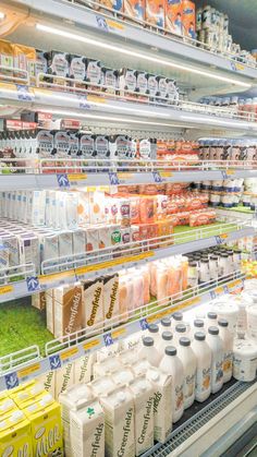 Diedit di lightroom dan difoto dengan agak buru-buru. Korean Supermarket Aesthetic, Supermarket Aesthetic, Cold Drinks Recipes, Healthy Fridge, Picnic Decorations, Foodie Instagram, Pretty Drinks, Iced Drinks, Grocery Shop