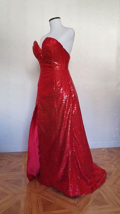 This is a made to order listing. The gown will be tailored to your measurements The dress of the example was made with filling on the chest and it has a full corset with boning inside to get the hourglass figure shape, it is optional of course, but highly recomended to get the "cosplay visual illusion". My gowns are professionally made with high quality materials. They can include hidden corsets if requested, and are carefully lined by hand. Also optional you can ask for a modesty panel if neede Red Overbust Dress For Wedding, Overbust Gown For Prom, Party Dress With Customizable Length And Fitted Bodice, Customizable Length Dress With Fitted Bodice For Party, Red Fitted Evening Dress For Costume Party, Fitted Red Evening Dress For Costume Party, Customizable Length Evening Dress With Fitted Bodice For Prom, Elegant Dress With Boning For Costume Party, Fitted Bodice Overbust Evening Dress For Prom