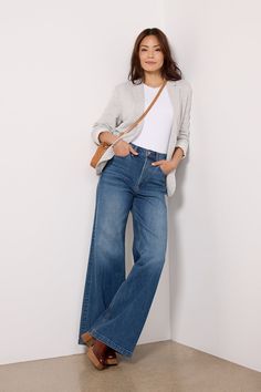 Lana Jean What To Wear With Wide Leg Jeans, Wide Leg Jeans Outfits, Wide Leg Outfit, Style Wide Leg Jeans, Wide Leg Jeans Outfit, Legs Outfit, Wide Legged Jeans, Jeans Outfit Fall, Look Jean