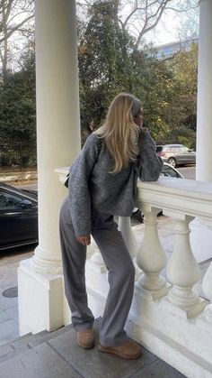 Scandi Fall Fashion, Thanksgiving Outfit 2023, Thanksgiving Outfit Aesthetic, Fall Lounge Outfits, Comfy Thanksgiving Outfit, Vinter Mode Outfits, Winter Core, Winter Staples, Thanksgiving Aesthetic