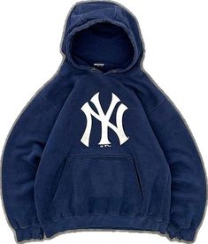 Ny Hoodie, Yankees Hoodie, Stockholm Fashion, Winter Fits, Dream Clothes, Outfit Idea, Hoodie Design, New York Yankees, Shirt Outfit