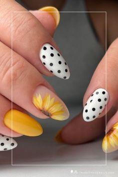 Bee And Sunflower Nails, Sunflower Nails Design, Nails Sunflower, Fingernail Polish Designs, Sunflower Nail Designs, Dandelion Nail Art, Bumble Bee Nails, Sunflower Nail, Sunflower Nail Art