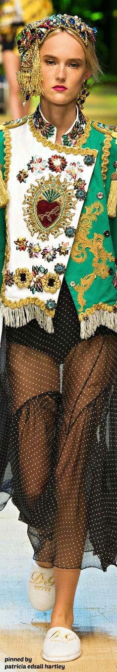 Dolce & Gabbana Spring 2017 RTW Dolce And Gabbana Fashion, Spring Photoshoot, Fashion D, Black Photography, Couture Tops, Fashion Spring, Spring Summer 2017, Fashion Shows, Spring 2017