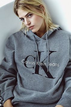 Calvin Klein Outfits, Weekend Fashion, Calvin Klein Hoodie, Cozy Weekend, Grey Calvin Klein, Hoodie Cozy, Calvin Klein Women, New Fashion Trends