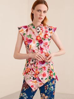 Patternbank are loving Zara's latest Summer collection which has just been unveiled. Oriental inspired prints with a lush tropical edge feature in the coll Zulily Women, Conservative Outfits, Next Fashion, Fashion Catalogue, Japan Fashion, Casual Summer Dresses, Kimono Fashion, Upcycle Clothes, Kimonos