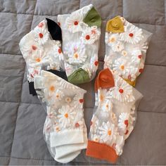 Five Pairs Of Multicolored Socks With Daisies! Casual Multicolor Socks For Summer, Casual Multicolor Summer Socks, White Socks For Spring, Trendy White Socks For Spring, Trendy White Summer Socks, White Casual Socks For Spring, Casual White Socks For Spring, Comfortable White Socks, Fun Socks