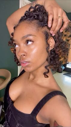 Loc Curly Styles, Short Curly Locs Hairstyles, Curly Loc Hairstyles, Graduation Loc Styles, Loc Afro, Curled Locs, Red Locs, Curly Locs, Hair Styles Ideas