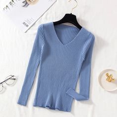 Women Sweaters Casual Long Sleeve Knitted V Neck PulloverSizeShoulder:26-38cm               Bust Size:76-96cm               Length:55cm              Sleeve Length:54cmSize mearsured by ourselves,sometimes has some errors, but always within 3cm."- ": refers to the elastic range of the clothes. Fitted Jumper, Women Sweaters Winter, Winter Pullover, Estilo Chic, Women Sleeve, Feminine Look, Casual Sweaters, Style Chic, Winter Sweaters