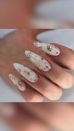 Christmas Nails 2023 White, Milky White Nails With Gold Design, Milki Nails, Milky White Christmas Nails, Uñas Milky White, Milky Nails With Design, Milky White Nails With Design, Nails Milky, Milky White Nails