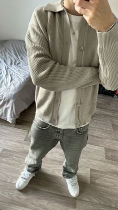 #Style #OutfitHiver #OutfitÉté ##Ootd #TenuePourLÉcole #VêtementsStylés #streetwear #streetstyle Streetwear Outfit Ideas Men, Men Cardigan Outfit, Cardigan Outfit Men, Flare Outfits, Drippy Outfit, Streetwear Outfit Ideas, Outfit Cardigan, Zara Boys, Outfits Hombre