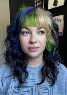 Blue, green and blonde color block moment Blue And Green Color Block Hair, Half Green Half Blue Hair, Blue And Green Hair Split, Shiv Hair, Block Color Hair Placement, Creative Hair Color Short, Blonde And Green Hair, Blonde Color Block, Block Color Hair