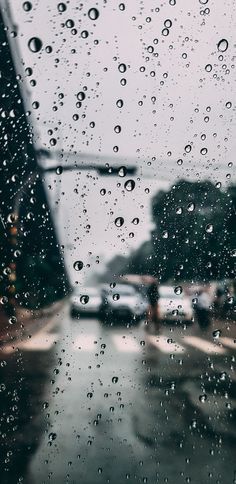 rain drops on the windshield of a car