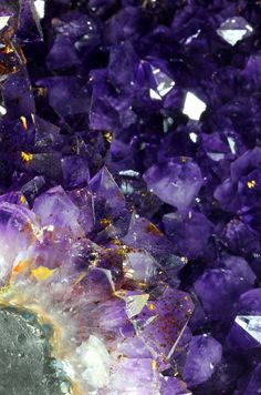 Crystal Vibes, Lavender Aesthetic, Crystal Aesthetic, Amethyst Crystals, Pretty Rocks, All Things Purple, Amethyst Geode, Minerals And Gemstones, Rocks And Gems