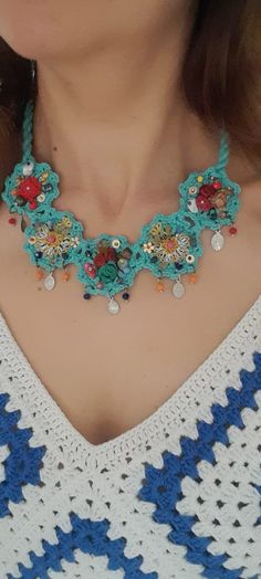 el emeği otantik örgü kolye iğne oyası doğal taş koton renkli ip Bohemian Crochet Beach Jewelry, Bohemian Crochet Jewelry For Beach, Bohemian Crochet Jewelry For The Beach, Elegant Flower-shaped Necklaces For Festivals, Beach Crochet Jewelry In Green, Multicolor Crochet Bohemian Jewelry, Traditional Boho Collar Necklace As Gift, Bohemian Green Necklace For Festivals, Handmade Bohemian Choker Necklace