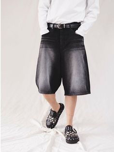 These wide and loose shorts are made from cotton denim accented with strong contrast with brushing. They have classic five pockets and metal trims.- Zip and button fastening- Five pockets- Wide leg- Unisex wear Metal Trim, Denim Short, Loose Shorts, Brushing, 2 Colours, Denim Shorts, Wide Leg, Loose Fitting, How To Wear