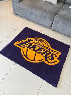 the los angeles lakers rug is on the floor