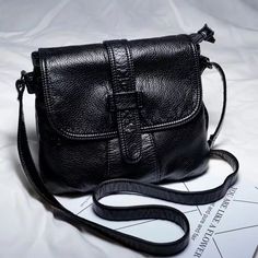 Size: Big Sling Bag For Girls, Messenger Purse, Crossbody Bag Black, Women Crossbody Bag, Personal Belongings, Sling Bags, Black Leather Crossbody Bag, Types Of Bag, Carry Bag