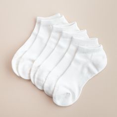 Meet your new everyday favorites. These ankle socks are made from silky soft, breathable bamboo that wicks away sweat and keeps your feet cool for all-day wear. Say goodbye to blisters, and say hello to over the top comfort. 80% Rayon made from Bamboo, 17% Polyester, 3% Elastane Ankle height 3-pack Women’s Ankle Socks, Uni Clothes, 2025 Wishlist, White Ankle Socks, Fun Beauty Products, Bday Wishlist, Socks Ankle, Merino Wool Socks, Boho Moon