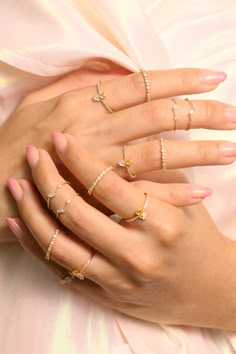 Rue Gembon Merlin Gold Ring Set #ruegembon #rings #ring #ringstack #fashionaccessories #fashionjewelry #goldaccessories #goldjewelry Styling Rings, Hands With Rings, Fashion Ring Set, Hand Rings, Gold Rings Fashion, Classy Jewelry