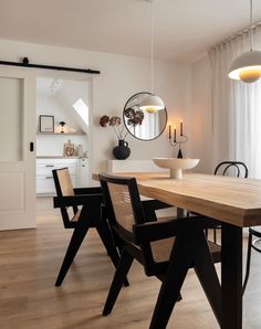 Not too sure how to turn your home into Scandinavian home? This post shows you 23+ amazing Scandinavian home decor ideas that will spark your creativity. Scandinavian Dining Room, Minimalist Dining Room, Scandi Home, Living Room Photos, Beautiful Dining Rooms, Minimalist House Design, Scandinavian Interior Design, Scandinavian Living