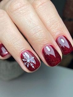 Red And Silver Nails, December Nails, Christmas Gel, Holiday Nail Designs, Christmas Gel Nails, Snowflake Nails, Shellac Nails, Red Nail