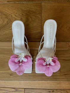 Beautiful orchid heels perfect for your summer holiday or any special occasion. Flower Kitten Heels, Orchid Heels Outfit, Orchid Sandals, Orchid Shoes, Orchid Heels, Flower High Heels, Bday Fits, Flower Heels, Flower Sandals