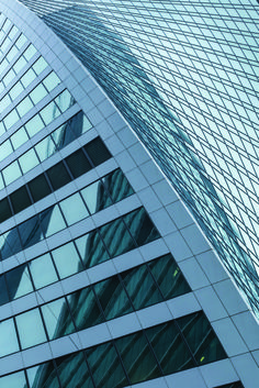 the side of a very tall building with many windows