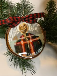 Taylor swift Taylor Swift Xmas Tree, Taylor Swift Themed Christmas Tree, Taylor Swift Ornament Ideas, Taylor Swift Christmas Decor, Taylor Swift Christmas Decoration, Taylor Swift Ornaments Diy, Taylor Swift Ornament Diy, Taylor Swift Christmas Tree Ornaments