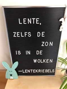 a sign that says lente, zelfs de zon is in de wolken