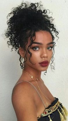 Side Curly Hairstyles, Romantic Waves, Black Hair Updo Hairstyles, Curly Weaves, Hair Vitamins, Hair Images, Short Hair With Bangs, Everyday Hairstyles, Short Curly Hair