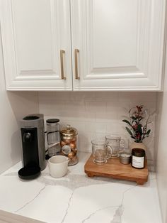 Small coffee nook Small Coffee Nook, Kitchen Counter Styling, Hype Beast Bedroom, Room Ideas For Men, Cozy Room Ideas, Room Ideas For Men Bedroom, Men Bedroom, Coffee Station Kitchen