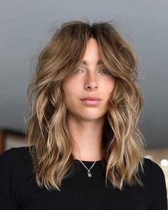 Medium Shaggy Hairstyles, Modern Shag Haircut, Medium Shag Haircuts, Long Shiny Hair, Shaggy Hair, Shaggy Haircuts, Shag Haircuts