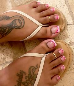 Nails And Tattoos, French Toe Nails, Pink Toe Nails, Feet Nail Design, Pedicure Designs Toenails, Pretty Toe Nails