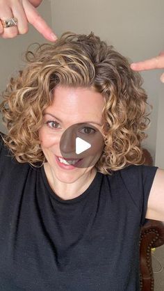 Medium Permed Hairstyles, Pelo Bob Ondulado, Curly Permed Hair, Short Layered Curly Hair, Short Permed Hair, Hair Styles Curly Hair, Styles Curly Hair, Hair Styles Curly