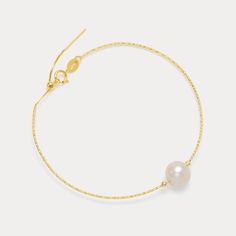 The Simple Pearl Bracelet is a classic piece for any woman’s bracelet collection, offering a touch of luster that complements both casual and formal attire with its timeless appeal. Wear our Simple Pearl Bracelet, A single, and lustrous freshwater pearl adorns a delicate chain made from 18K gold-plated sterling silver. This minimalist yet luxurious piece perfect for complementing any ensemble. Whether paired with professional attire or evening looks, the luminous pearl adds a touch of radiant be Simple Pearl, Freshwater Pearl Bracelet, Simple Gifts, Pearl Chain, Bracelet Collection, Gold Plated Sterling Silver, Gold Material, Pearl Bracelet, Chain Bracelet