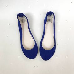 "These super cute leather ballerinas are really so soft and light, absolutely essential in every girls wardrobe, you will look gorgeous when wearing them! ► Made to order ballet flats, I will be delighted to personally handcraft a pair of ballet flats especially for you! ► Upper in buttery soft Cobalt Royal Blue Italian leather suede ► Available in many wonderful colors, see them all here : https://www.etsy.com/shop/elehandmade If you fancy another color or material, just let me know: I love cus Blue Ballet Flats, Blue Wedding Shoes, Textile Bag, Something Blue Wedding, Girls Wardrobe, Flats Shoes, Ballet Flat Shoes, Handmade Shoes, Ballerinas