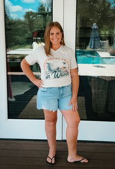 Frayed hems and a cutout pocket make these low-stretch, high-rise denim shorts the perfect laid back vibe this season. Fabric: 99% Cotton, 1% SpandexSize & Fit: Inseam: 4 1/2", Leg Opening: 25", Rise: 10 1/2"Color: NOTEWORTHY W/NEW VINTAGE BASE WASHCare: Machine wash cold inside out, Only non-chlorine bleach if needed, Tumble dry low, or for better care lay flat to dry , Warm iron if needed, Wash once before wearing