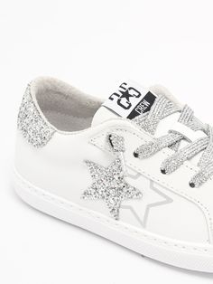 Sneakers Low Sneaker from 2StarComposition: 100 Leather Sporty White Sneakers With Star Patch, White Sporty Sneakers With Star Patch, White Sneakers With Star Patch, Streetwear For Men, Barbour Steve Mcqueen, Chloe Purses, Prada Leather, Kenzo Kids, Runway Trends