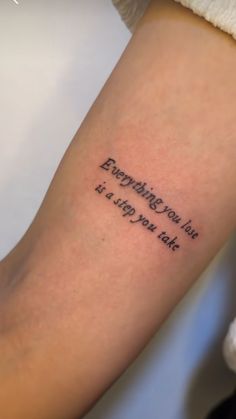 a woman's arm with a tattoo saying everything you do is keep your faith