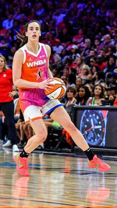 WNBA women's basketball wallpaper background of Indiana Fever star Caitlin Clark in the WNBA All-Star Game Indiana Fever Caitlin Clark, Carlin Clark, Caitlin Clark Wallpaper, Wnba Aesthetic, Female Basketball, Iowa Basketball, Wallpaper Background Aesthetic, Leonardo Dicaprio Photos, Basketball Girlfriend