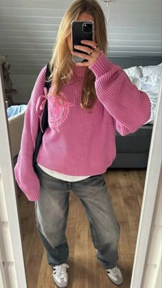 Pink Sweater Outfit Winter, Ireland Outfits, Simple Outfits For School, Pink Streetwear, Look Legging, Casual Preppy Outfits, Business Casual Outfits For Work, Outfit Inspo Casual