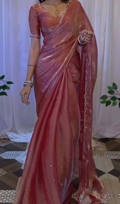 Blouse Designs On Saree, Recent Saree Trends, Dusky Pink Saree, Full Length Blouse Designs, Saree Blouse Styles Back, Simple Ethnic Outfits, Flowy Saree, Pink Tissue Saree