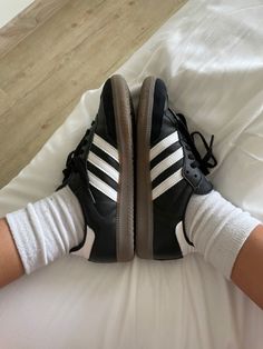 Adidas Shoes Outfit, Looks Adidas, Samba Shoes, Samba Outfit, Adidas Sambas, Shoe Wishlist, Adidas Outfit