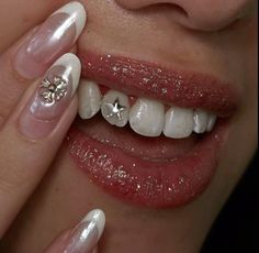 Tooth Gems Idea, Toothgems Ideas, Teeth Gems Aesthetic, Tooth Gem Aesthetic, Tooth Gems Aesthetic, Tooth Gem Placement, Teeth Charms, Tooth Jewellery, Tooth Outline