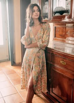 Silk Wrap Dresses, Braut Make-up, Looks Street Style, Silk Midi Dress, Looks Vintage, Parisian Style, A Dress, Look Fashion, Boho Chic