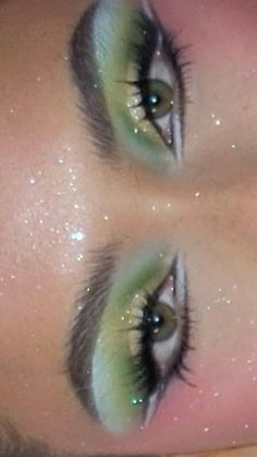 Eye Makeup Inspo Eyeshadows, Green Eye Looks Eyeshadows, Halloween Pretty Makeup, Blue Green Eyes Makeup, Green Eye Makeup Looks, Earthy Makeup Looks, About Face Makeup, Artistic Makeup Looks, Makeup Business Names