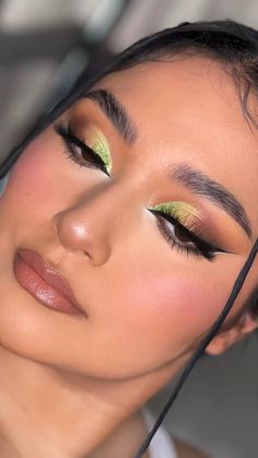 Green Soft Glam Makeup Black Women, Sage Green Makeup Look Simple, Lime Green Dress Makeup, Green And Orange Makeup Looks, Makeup For Lime Green Dress, Princess And The Frog Makeup Look, Green Inner Corner Eyeshadow, Earth Day Makeup, Simple Green Eyeshadow