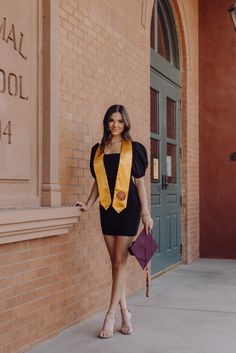 #seniorpictures Graduation Pictures Black Dress, Graduation Pictures City, Graduation Poses Women, What To Wear Under Graduation Gown, Classy Graduation Outfit, Creative Shot For Graduation, Senior Graduation Pictures