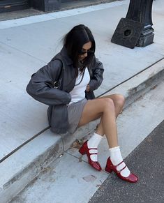 Red Heels Outfit, Mary Jane Outfit, Mary Janes Outfit, Red Shoes Outfit, Mary Jane Shoes Outfit, Ballet Flats Outfit, Style Parisienne, 2024 Fashion Trends, Mode Zara